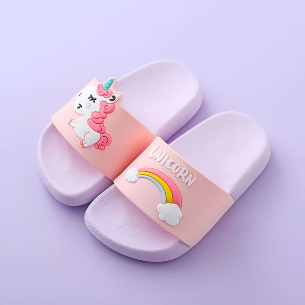 Paire de sandales pour enfants, violettes et roses pastel, décorées avec un motif licorne et un arc-en-ciel. Chaussures d'été mignonnes et confortables., 45502340661503,45502340694271,45502340727039,45502340759807,45502340792575,45502340825343,45502340858111,45502340890879,45502340923647 | Licorne Shop