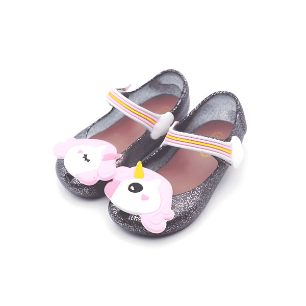 Paire de ballerines noires pailletées pour enfants, décorées de têtes de licornes roses et blanches sur le devant, avec une bride élastique arc-en-ciel. Chaussures fantaisie pour filles., 45502347215103,45502347247871,45502347280639,45502347313407,45502347346175,45502347378943,45502347411711,45502347444479,45502347477247 | Licorne Shop