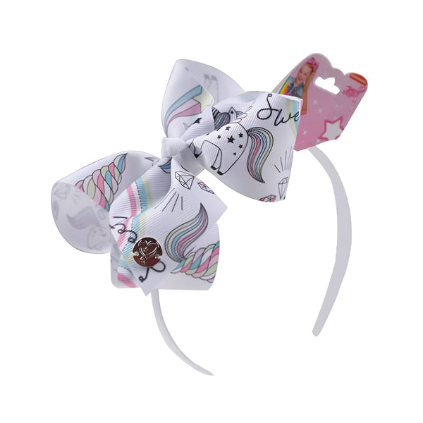 Serre-tête pour enfant avec grand nœud blanc imprimé de licornes et de motifs colorés. Étiquette rose avec une image de JoJo Siwa attachée. Accessoire de cheveux fantaisie., 45501408182527 | Licorne Shop