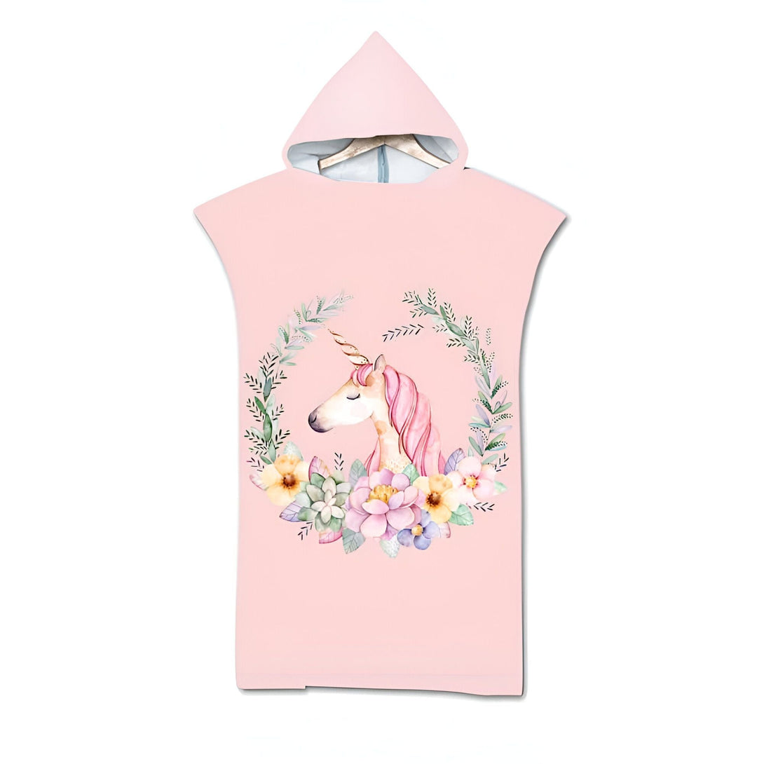 Poncho de bain rose avec capuche pour enfant, orné d'un motif d'une licorne dans une couronne de fleurs. Idéal pour la plage ou la piscine., 45501256696063 | Licorne Shop