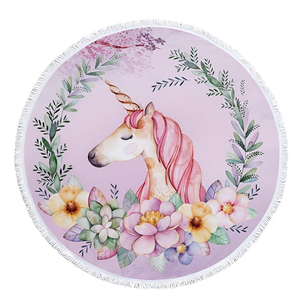 Serviette de plage ronde avec motif de licorne entourée de fleurs et de verdure sur fond lilas. Design enfantin et féerique., 45501254172927 | Licorne Shop