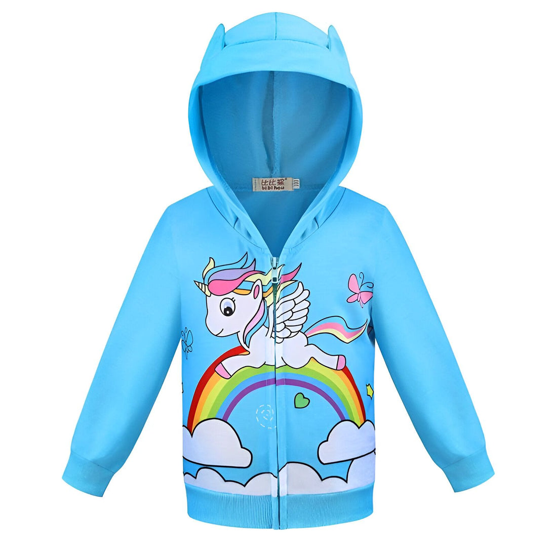 Veste à capuche bleu clair pour enfant avec motif d'un licorne ailée sur un arc-en-ciel avec des nuages. Idéale pour les petites filles qui aiment les licornes et les couleurs vives., 45501838229759,45501838262527,45501838295295,45501838328063,45501838360831,45501838393599,45501838426367,45501838459135 | Licorne Shop
