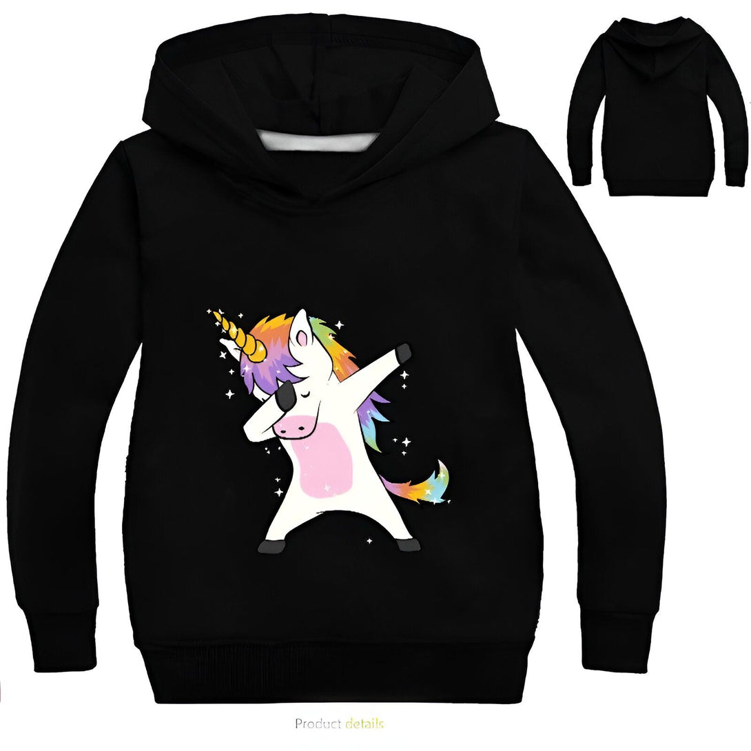 Une illustration d'une licorne qui fait le dab. La licorne est blanche avec une crinière et une queue arc-en-ciel. Elle porte une étoile jaune sur le front. Le sweat à capuche est noir avec une poche kangourou.