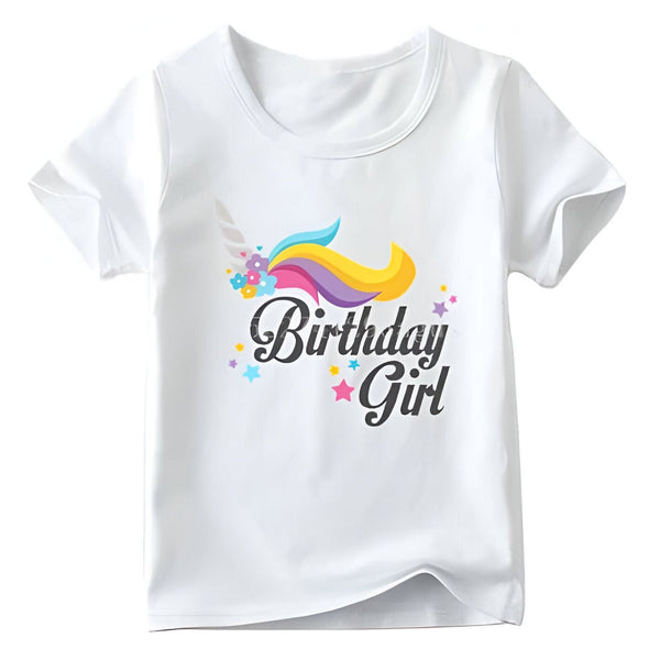 T-shirt blanc pour enfant avec un motif d'anniversaire. L'imprimé représente une corne de licorne, des fleurs et l'inscription "Birthday Girl" en noir et rose. Vêtement mignon pour célébrer un anniversaire., 45502335385855,45502335418623,45502335451391,45502335484159,45502335516927,45502335549695,45502335582463,45502335615231 | Licorne Shop