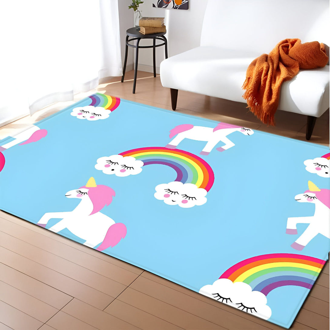 Tapis bleu clair avec motifs licornes et arc-en-ciel. Décoration intérieure pour chambre d'enfant, ambiance féérique et ludique., 45501050585343 | Licorne Shop