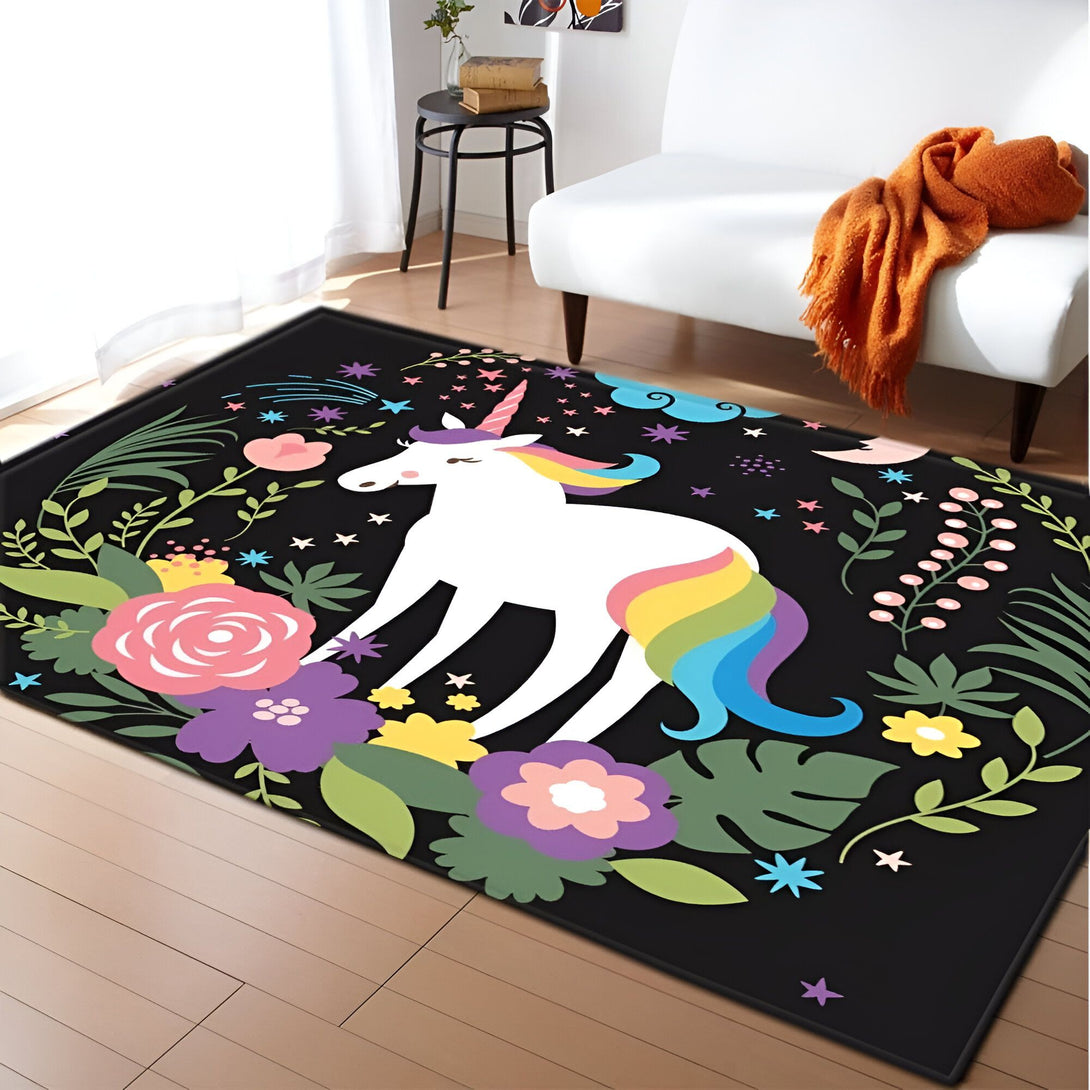 Tapis noir avec motif de licorne blanche, crinière arc-en-ciel, étoiles et fleurs colorées. Décoration intérieure tendance et fantaisiste., 45501055074559 | Licorne Shop