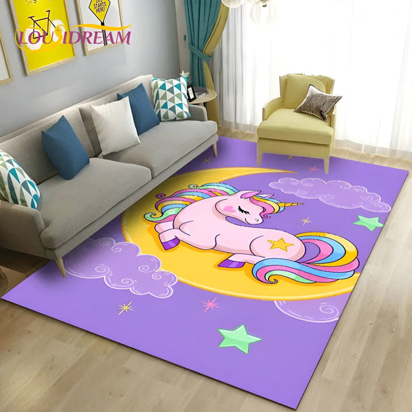 Une chambre d'enfant avec un tapis en forme de lune et de licorne. La licorne est allongée sur la lune et les étoiles entourent la licorne. Le tapis est violet avec des nuages blancs.