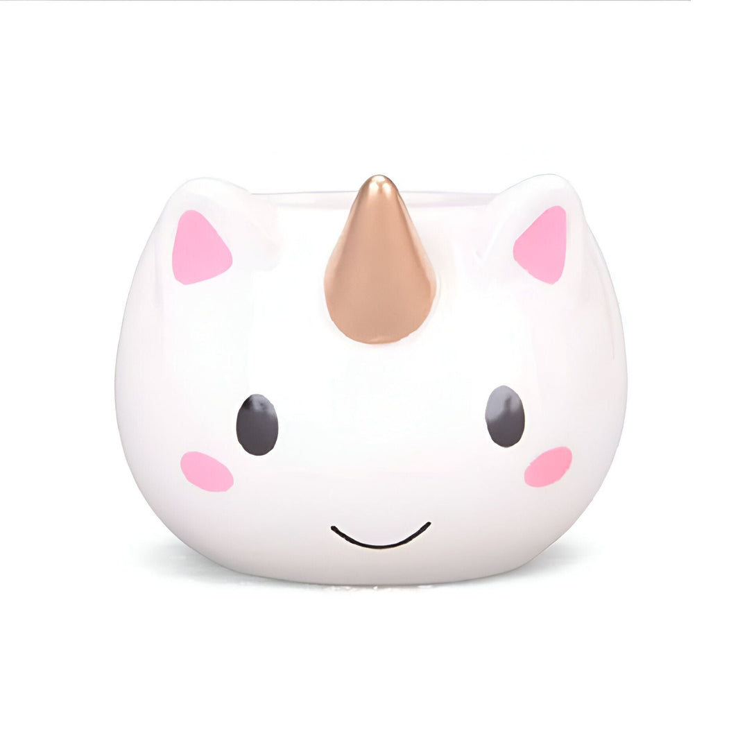 Pot de fleurs décoratif en céramique blanche en forme de licorne avec une corne dorée, des yeux noirs, des joues roses et des oreilles roses. Objet mignon pour la maison et le jardin., 45501194731775 | Licorne Shop
