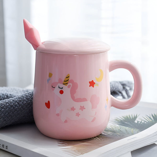 Mug rose en céramique avec couvercle et cuillère en forme de diamant, décoré d'un motif licorne, de lune, d'étoiles et de coeurs roses. Idéal pour le thé, le café ou le chocolat chaud., 45501198696703 | Licorne Shop