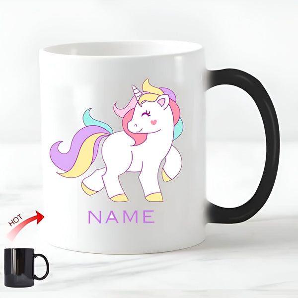 Mug personnalisé avec un motif de licorne blanche aux crins colorés. Idéal pour un cadeau unique. Possibilité d'ajouter un nom., 45501191061759 | Licorne Shop