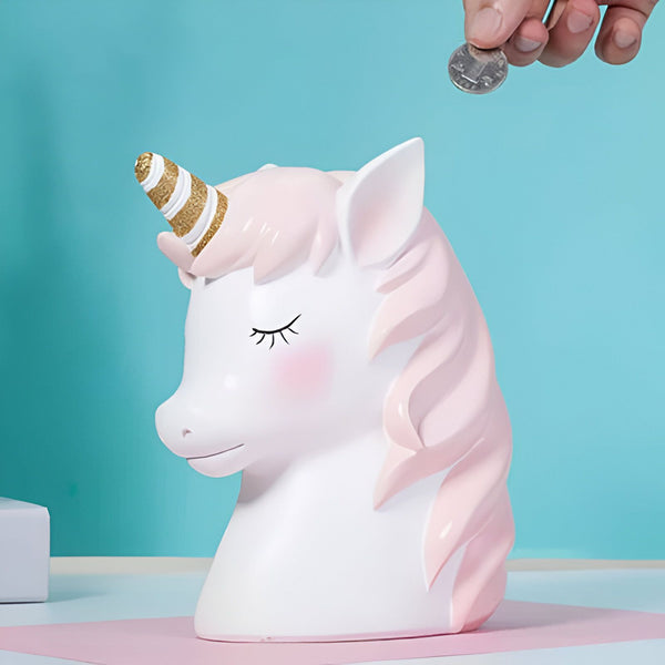 Tirelire licorne blanche et rose pastel. Une main dépose une pièce de monnaie. Concept d'épargne, d'argent et de budget. Objet décoratif pour enfant., 45501185687807 | Licorne Shop