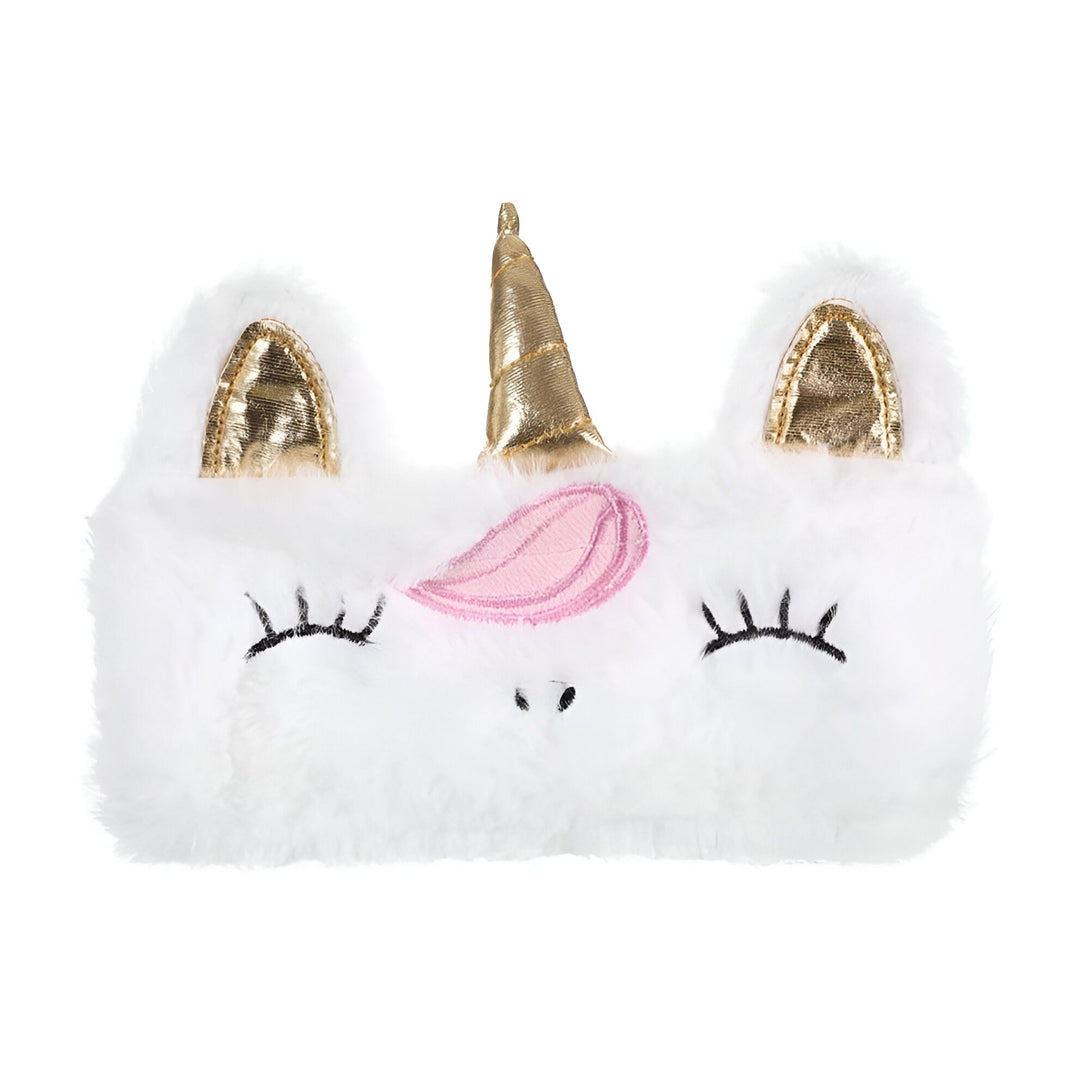 Un bandeau licorne en peluche blanc avec une corne et des oreilles en or. Le bandeau a des cils noirs et un nez rose.