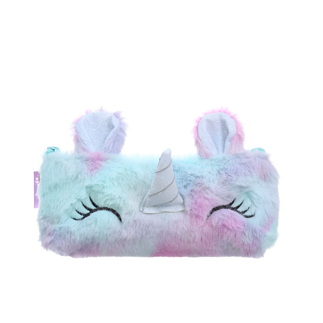 Une trousse en peluche licorne avec des oreilles et une corne en 3D. La trousse est de couleur rose et bleue avec des poils longs.