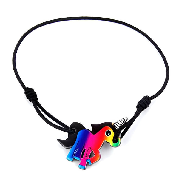 Bracelet noir avec pendentif licorne arc-en-ciel. Bijou fantaisie pour enfant, orné d'un motif coloré en forme de licorne. Accessoire de mode original et ludique., 45501399892223 | Licorne Shop