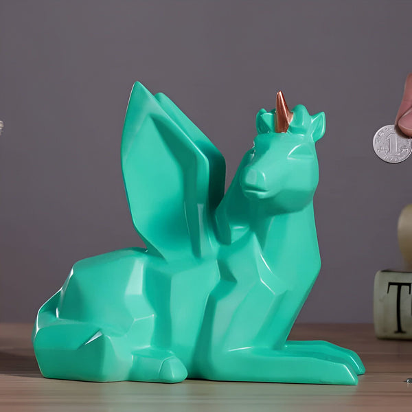 Tirelire licorne turquoise à ailes. Objet décoratif en forme de licorne turquoise, avec une corne dorée. Une pièce est sur le point d'être insérée dans la fente sur son dos., 45501184016639 | Licorne Shop