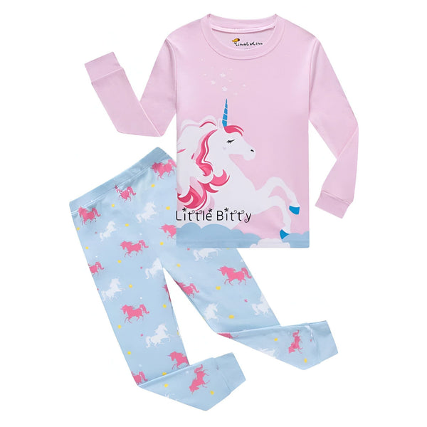 Pyjama enfant rose et bleu avec motif de licorne. Haut rose à manches longues avec une grande licorne blanche et rose. Pantalon bleu clair avec des licornes roses et blanches plus petites. Idéal pour une nuit douce et confortable., 45501990961407,45501990994175,45501991026943,45501991059711,45501991092479,45501991125247,45501991158015,45501991190783 | Licorne Shop