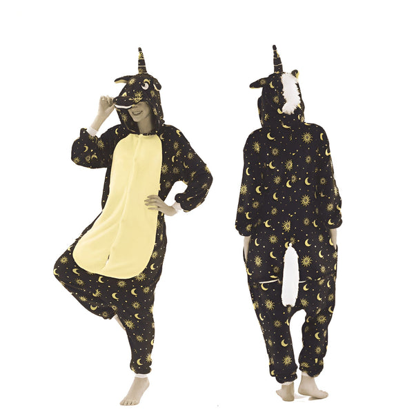 Femme portant une combinaison pyjama noire imprimée de lunes et d'étoiles dorées avec capuche en forme de licorne, vue de face et de dos., 45501969694975,45501969727743,45501969760511,45501969793279,45501969826047,45501969858815,45501969891583,45501969924351 | Licorne Shop