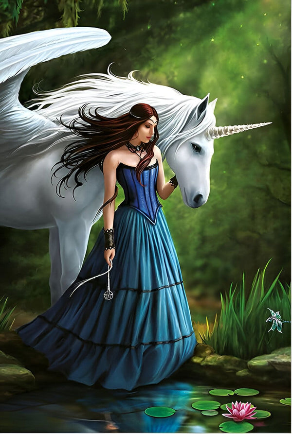 Illustration d'une jeune femme en robe bleue et corset, tenant une clé, avec une licorne blanche ailée dans un paysage forestier fantastique près d'un étang., 45501392257279 | Licorne Shop