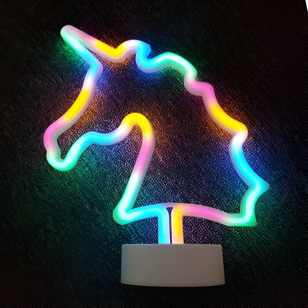 Lampe néon décorative en forme de tête de licorne, illuminée avec des couleurs vives comme le jaune, le rose, le bleu et le vert., 45501048127743 | Licorne Shop