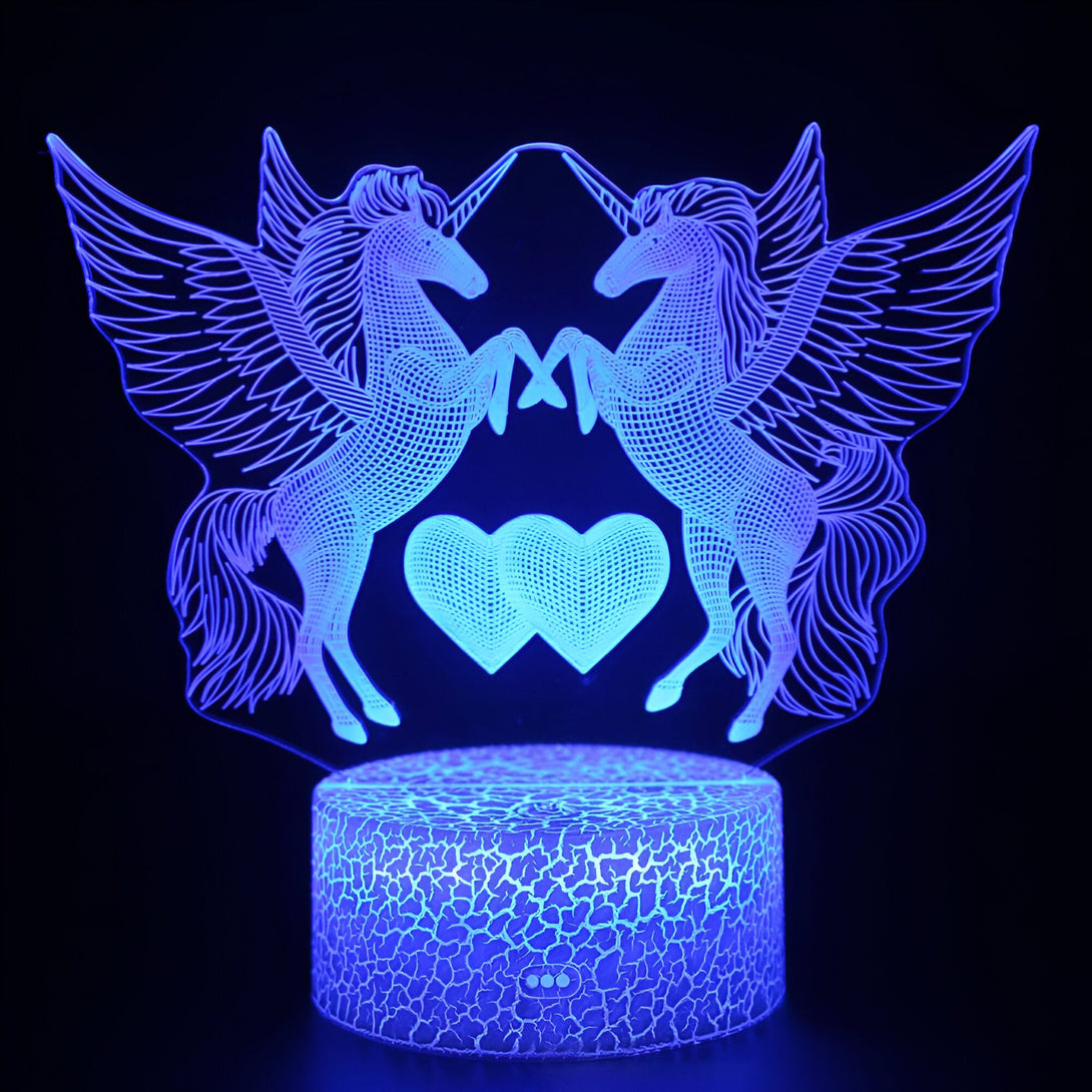 Lampe 3D décorative avec deux licornes ailées se faisant face au-dessus de deux cœurs, éclairée en bleu vif, reposant sur un socle rond lumineux craquelé. Éclairage féérique, cadeau original., 45501048258815 | Licorne Shop