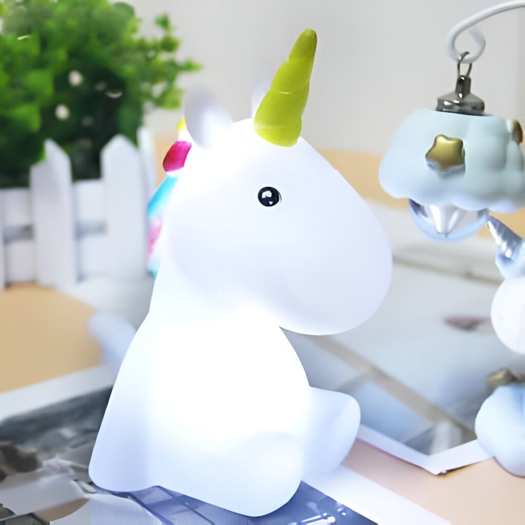 Lampe de chevet en forme de licorne blanche avec une corne jaune et une crinière arc-en-ciel. Décoration chambre d'enfant. Veilleuse licorne., 45501048324351 | Licorne Shop