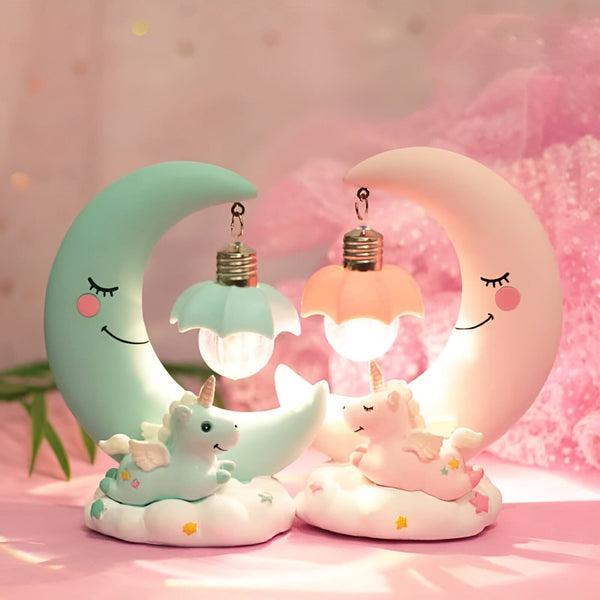 Lampes de chevet décoratives en forme de lune pastel avec des visages souriants et des licornes posées sur des nuages. Éclairage d'ambiance douce, idéal pour chambre d'enfant. Décor féerique et onirique., 45501071360255 | Licorne Shop