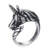 bague-fantaisie-a-tete-de-licorne-1a.jpg Bague tête de licorne en argent. Bijou fantaisie en forme de licorne avec détails soignés : corne, crinière et yeux expressifs. Accessoire tendance pour les amoureux des animaux fantastiques., 45501863788799,45501863821567,45501863854335,45501863887103,45501863919871,45501863952639,45501863985407,45501864018175,45501864050943,45501864083711,45501864116479,45501864149247,45501864182015,45501864214783,45501864280319 | Licorne Shop