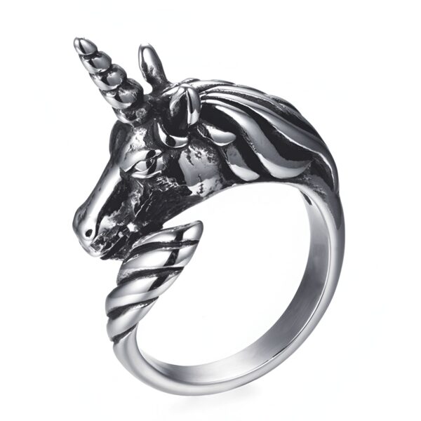 Bague tête de licorne en argent. Bijou fantaisie en forme de licorne avec détails soignés : corne, crinière et yeux expressifs. Accessoire tendance pour les amoureux des animaux fantastiques., 45501863788799,45501863821567,45501863854335,45501863887103,45501863919871,45501863952639,45501863985407,45501864018175,45501864050943,45501864083711,45501864116479,45501864149247,45501864182015,45501864214783,45501864280319 | Licorne Shop
