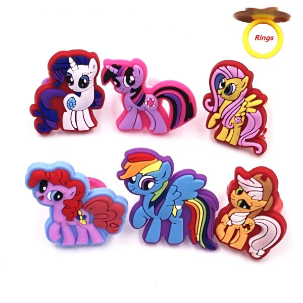 Six bagues pour enfants en forme de poneys colorés My Little Pony, disposées sur un fond blanc. Les bagues représentent différents personnages de la série., 45502383653119,45502383685887,45502383718655,45502383751423,45502383784191,45502383816959,45502383849727,45502383882495,45502383915263,45502383948031,45502383980799,45502384013567,45502384046335,45502384079103,45502384111871 | Licorne Shop
