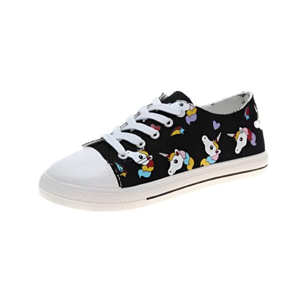baskets-licorne-enfant-colorees-1a.jpg Chaussure de sport noire à lacets blancs avec des motifs de licornes colorées. La pointe et la semelle sont blanches., 45502291607807,45502291640575,45502291673343,45502291706111,45502291738879,45502291771647,45502291804415,45502291837183,45502291869951 | Licorne Shop