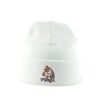 Une image d'un bonnet blanc avec une licorne brodée dessus. La licorne est représentée avec une crinière et une queue arc-en-ciel. Le bonnet est porté par un mannequin.