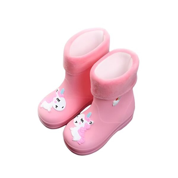Deux bottes de pluie roses pour enfants avec doublure douce et décorations licorne. Idéales pour les jours de pluie, confort et style pour les petits., 45501099016447,45501099049215,45501099081983,45501099114751,45501099147519,45501099180287,45501099213055,45501099245823,45501099278591 | Licorne Shop