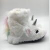 bottes-licorne-en-fourrure-chaudes-1a.jpg Image d'une pantoufle en forme de licorne blanche avec une crinière arc-en-ciel, des cornes argentées et un œil brodé noir. Ces chaussons confortables sont parfaits pour les enfants et les adultes., 45501098361087,45501098393855,45501098426623,45501098459391,45501098492159,45501098524927,45501098557695,45501098590463,45501098623231 | Licorne Shop