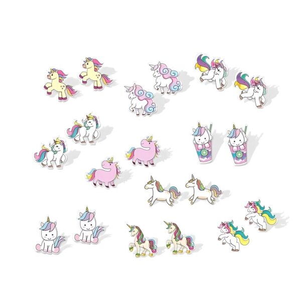 boucles-d-oreilles-licorne-enfant-corne-longue-1a.jpg L'image représente une série de licornes colorées avec des arrière-plans transparents. Les licornes sont dans différentes poses et ont des couleurs différentes.