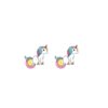 boucles-d-oreilles-licorne-enfant-uniques-2a.jpg Deux licornes blanches avec des crinières et des queues multicolores sont assises côte à côte.