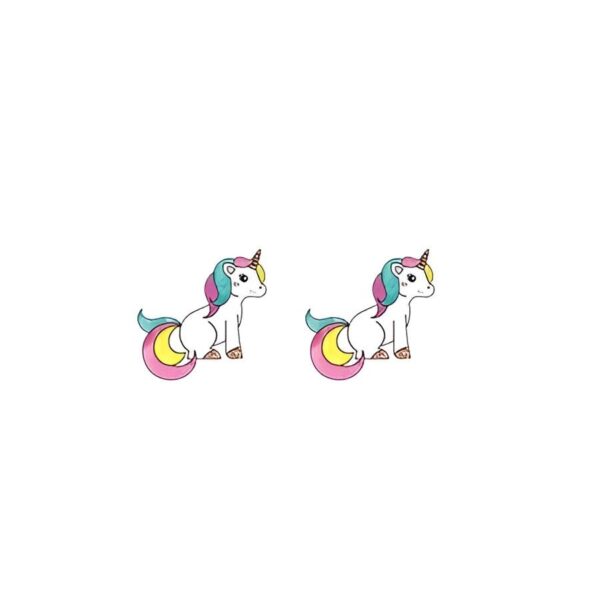 boucles-d-oreilles-licorne-enfant-uniques-2a.jpg Deux licornes blanches avec des crinières et des queues multicolores sont assises côte à côte.