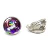 boucles-d-oreilles-licorne-fille-creature-legendaire-clip-1a-1.jpg Une paire de boucles d'oreilles en forme de licorne. Les licornes sont des créatures légendaires représentées comme des chevaux blancs avec une corne sur le front. Ces boucles d'oreilles sont en métal et ont une forme ronde. L'image de la licorne est en résine et a des couleurs vives. Les boucles d'oreilles sont faciles à mettre et à enlever. Elles sont parfaites pour les personnes qui aiment les licornes ou les bijoux fantaisie.