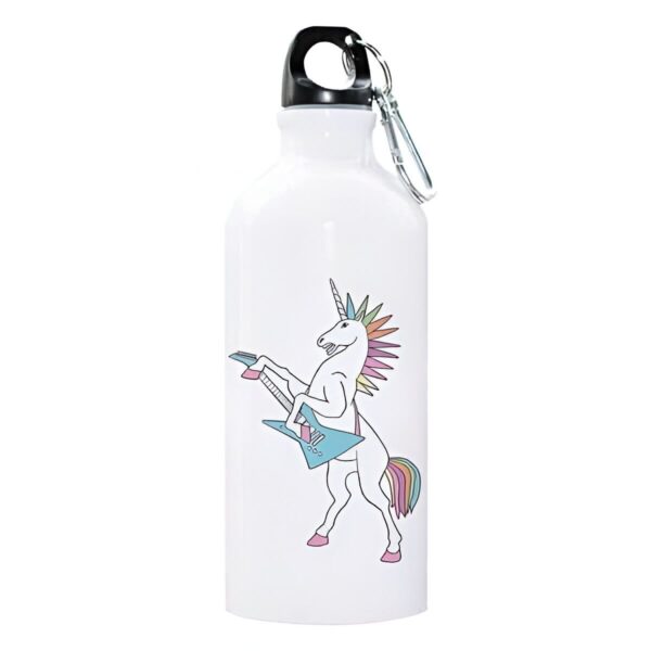 bouteille-d-eau-en-forme-de-licorne-1a.jpg Gourde blanche avec un dessin d'une licorne jouant de la guitare électrique. La crinière et la queue de la licorne sont multicolores, et la guitare est bleue. La gourde a un bouchon noir et un mousqueton argenté., 45501173661951 | Licorne Shop