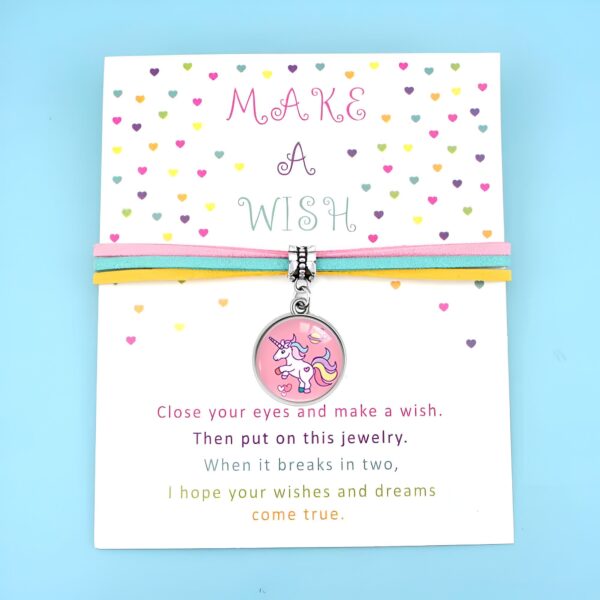 bracelet-d-amitie-licorne-ajustable-1a.jpg Bracelet "Fais un Voeu" avec pendentif licorne rose et trois cordons colorés (rose, turquoise, jaune). Carte décorée de confettis en forme de cœurs avec message inspirant. Bijou fantaisie pour enfant., 45501401006335 | Licorne Shop