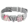 bracelet-motif-licorne-1a.jpg Un bracelet en acier inoxydable avec des breloques en forme de licorne, de cœur, de coccinelle et de papillon. Les breloques sont toutes de couleur rose et argentée. Le bracelet est réglable et convient à la plupart des tailles de poignet.