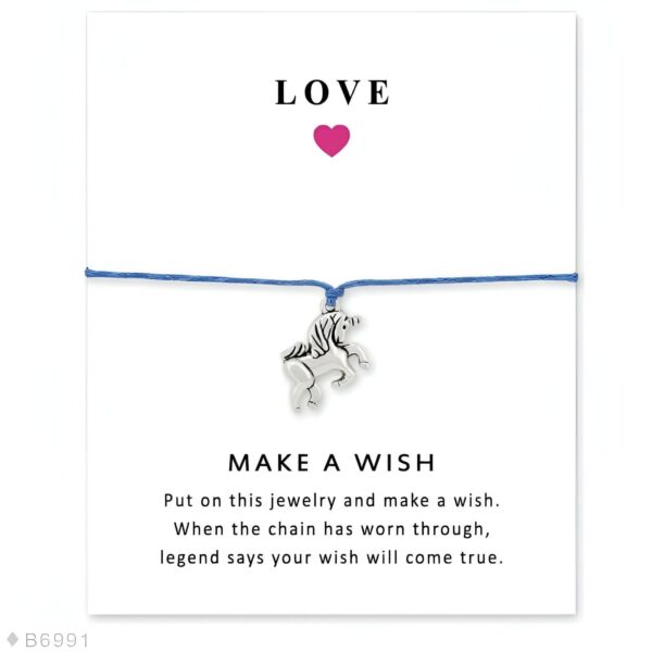 Bracelet bleu "Faites un vœu" avec un pendentif licorne argentée, présenté sur une carte blanche avec le mot "LOVE" et un cœur rose. Bijou de souhait porte-bonheur., 45501397827839 | Licorne Shop