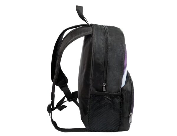 cartable-licorne-ce2-fille-3a.jpg Un sac à dos noir avec une image d'un chaton mignon portant un chapeau de sorcière et tenant une citrouille. Le sac à dos est fait d'un matériau durable et possède des bretelles réglables. Il est parfait pour les enfants qui aiment les chats et les sorcières.