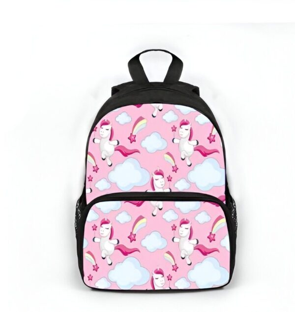 cartable-licorne-ce2-fille-4a.jpg Le cartable est rose avec des motifs de licornes, d'étoiles et de nuages. Il y a une grande poche principale avec une fermeture éclair, et une petite poche avant avec une fermeture éclair. Les bretelles sont réglables.