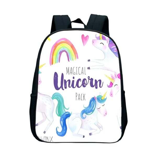 cartable-licorne-fille-magical-unicorn-4a.jpg Le cartable magique de la licorne est un cartable à dos pour enfants. Il est de couleur blanche avec un imprimé de licornes et de rainbows. Il est parfait pour les enfants qui aiment les licornes et les rainbows.