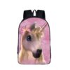cartable-licorne-fleur-petite-fille-3a.jpg licorne blanche avec des yeux bleus et une crinière blonde portant une fleur de lys rose sur la tête