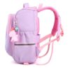 Un cartable rose et violet avec une image de licorne et un grelot en forme de cloche.