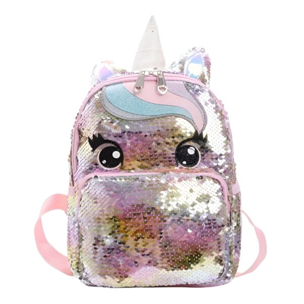 Un sac à dos rose et bleu en forme de licorne avec des paillettes réversibles et des yeux et une corne en 3D.