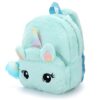 cartable-licorne-peluche-vert-enfant-2a.jpg Une peluche en forme de licorne verte avec une crinière et une queue arc-en-ciel. La peluche a une fermeture éclair sur le dos pour pouvoir y ranger des affaires.