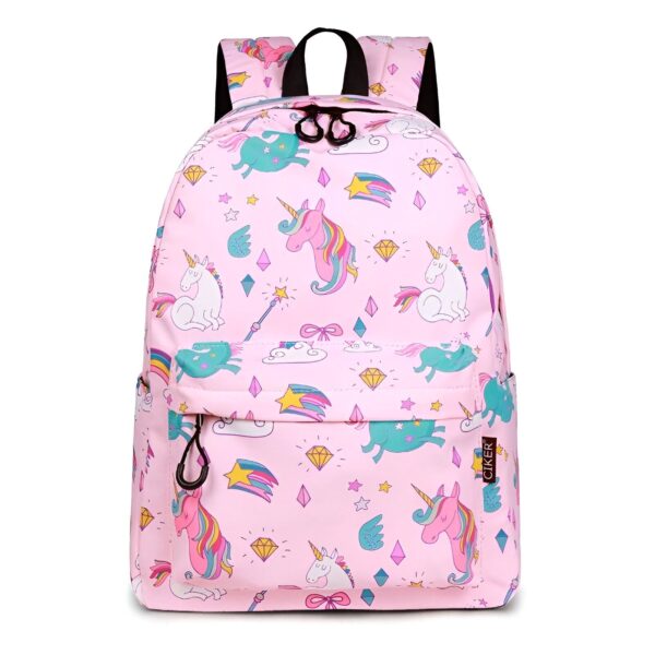 cartable-licorne-rose-scolarite-1a.jpg Le cartable rose est décoré de licornes, d'étoiles et de lunes. Il y a aussi des arcs-en-ciel et des nuages. Le cartable est parfait pour les enfants qui aiment les licornes et les animaux magiques.