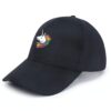 casquette-licorne-adulte-noir-2a.jpg Une casquette noire avec une broderie d'une tête de licorne blanche avec une crinière arc-en-ciel.